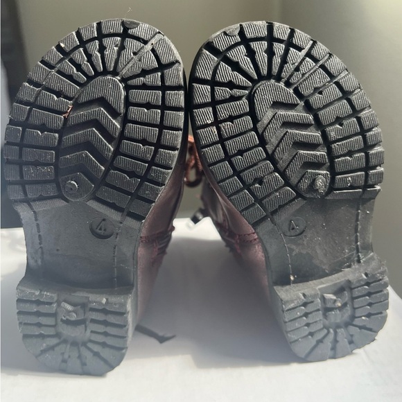 Link Toddler Girl Brown Boots. Size 4. Side zipper closure. Lace Ups. - Picture 4 of 5